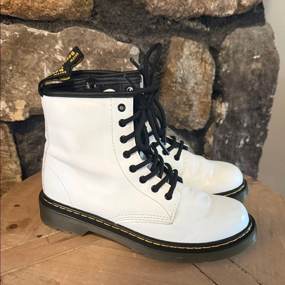 Dr. Martens 1460 Junior White Smooth Leather Combat Boots Size 3‎ Youth